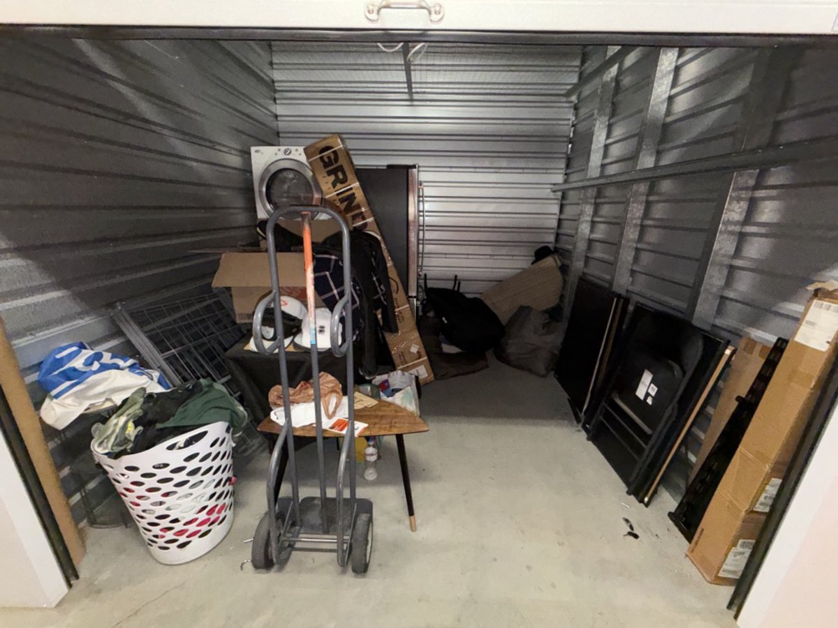 10 x 10 storage unit in Canoga Park, CA