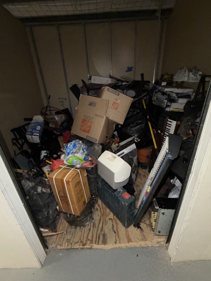 9 x 11 storage unit in Canoga Park, CA