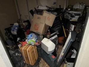 9 x 11 unit in Canoga Park