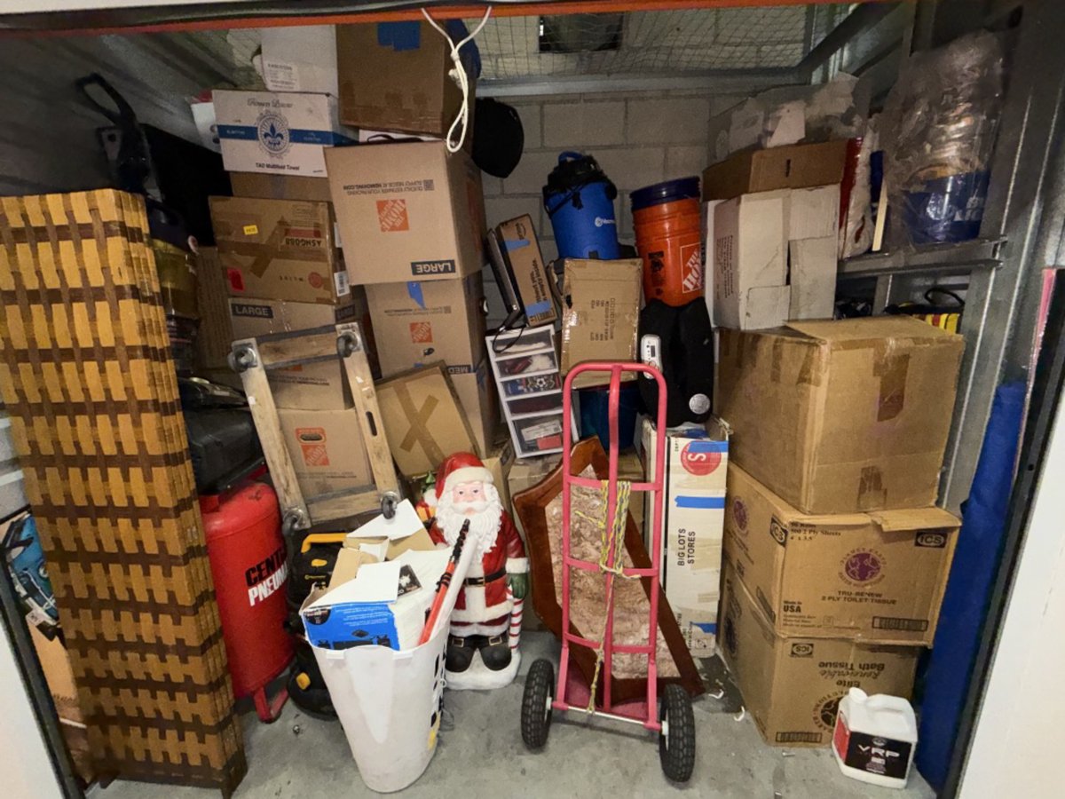 10 x 5 storage unit in Canoga Park, CA