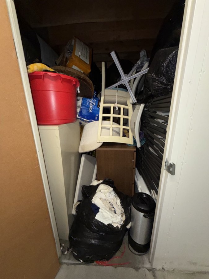 7 x 10 storage unit in Canoga Park, CA