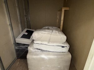6 x 10 unit in Canoga Park