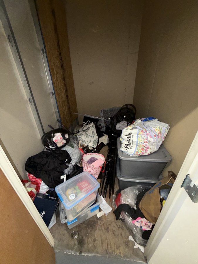 5 x 9 storage unit in Canoga Park, CA