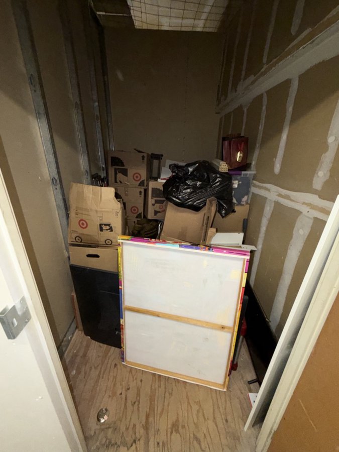5 x 9 storage unit in Canoga Park, CA