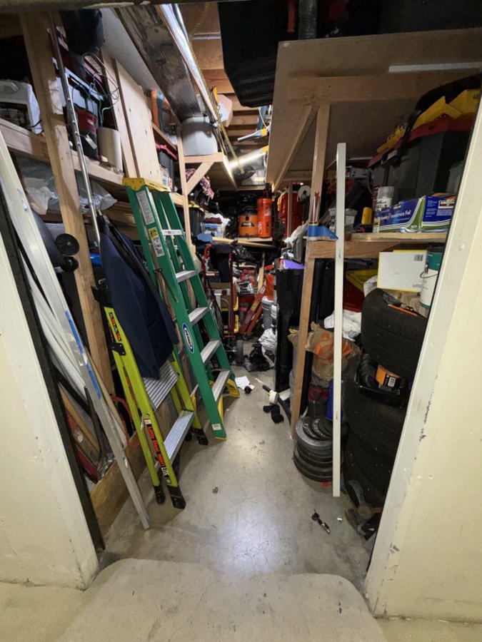 10 x 19 storage unit in Canoga Park, CA