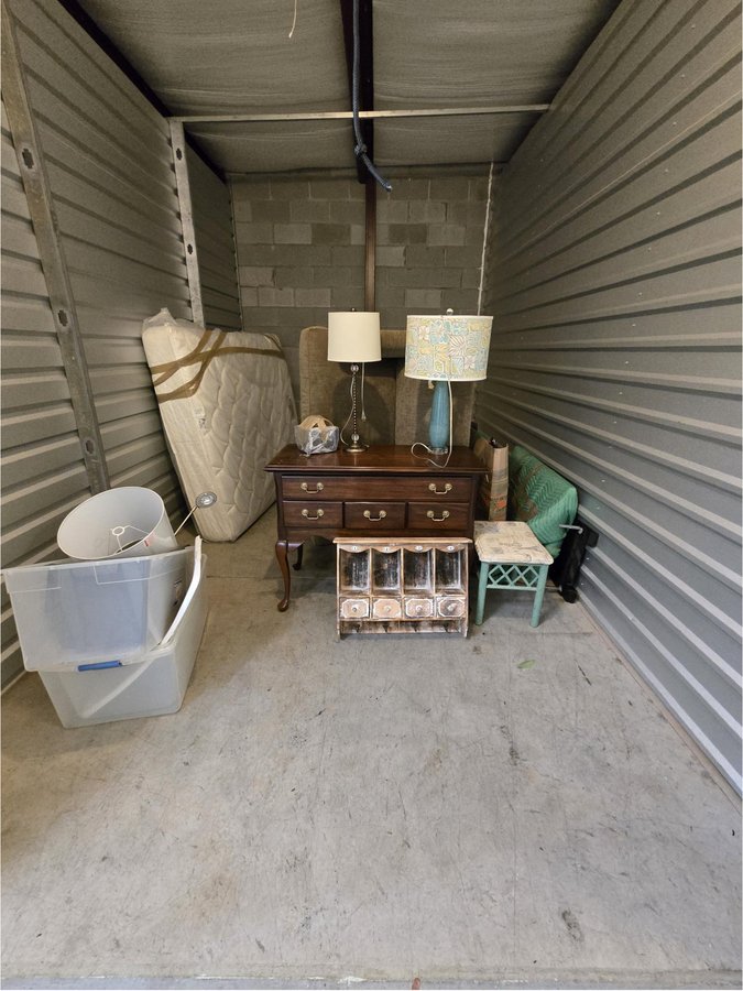 10 x 15 storage unit in Richmond, VA