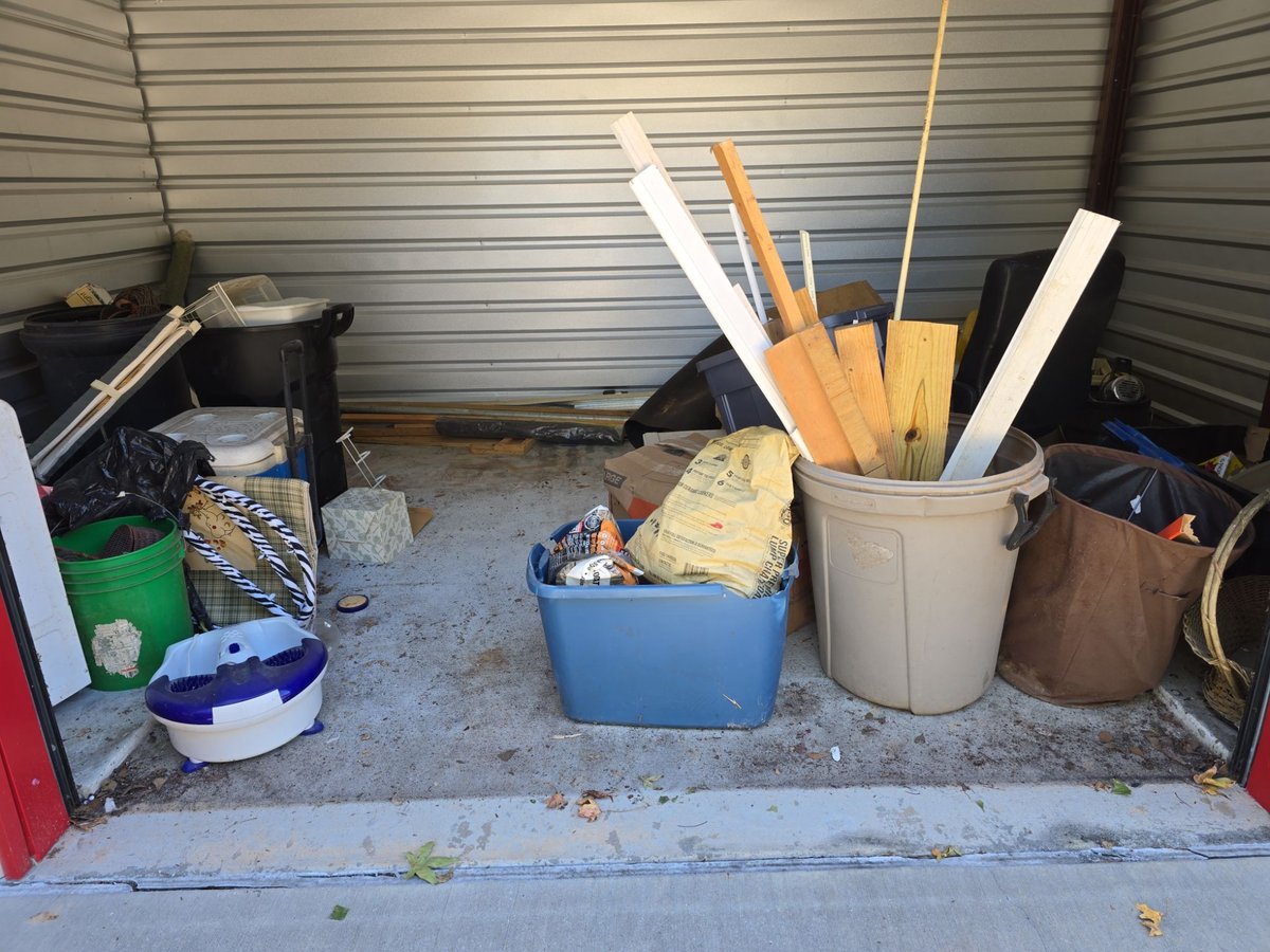 15 x 10 storage unit in Porter, TX