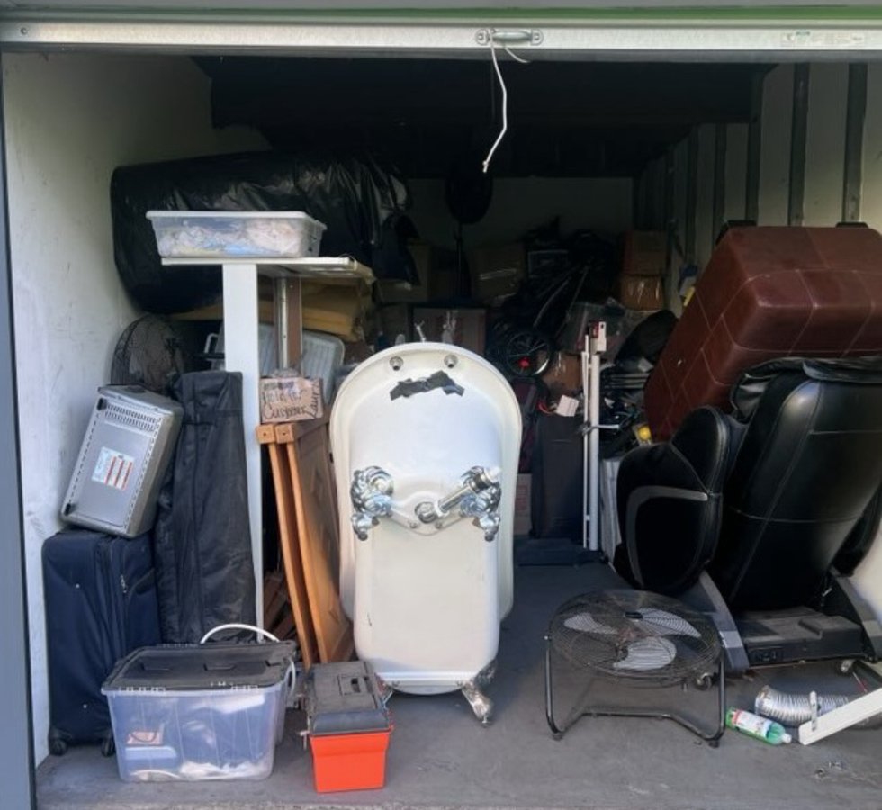 10 x 20 storage unit in Hawthorne, CA