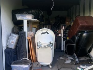10 x 20 storage unit in Hawthorne, CA