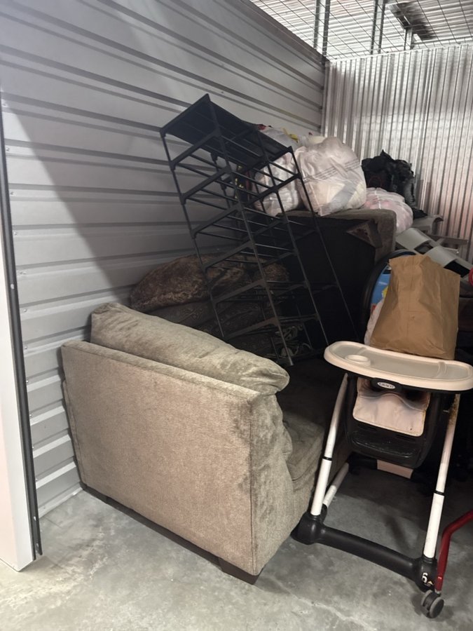 10 x 10 storage unit in Murrieta, CA