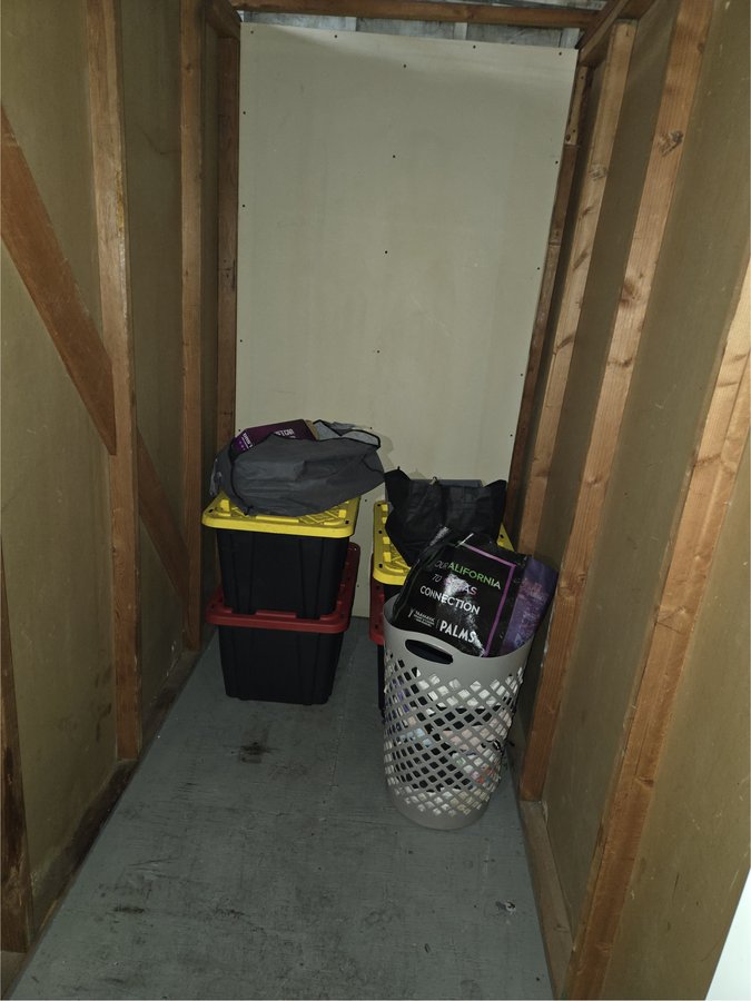 5 x 7 storage unit in Pasadena, CA