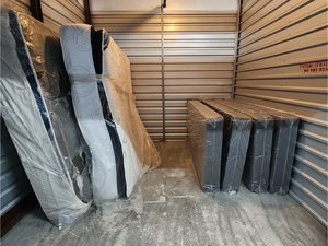 10 x 10 storage unit in Baltimore, MD