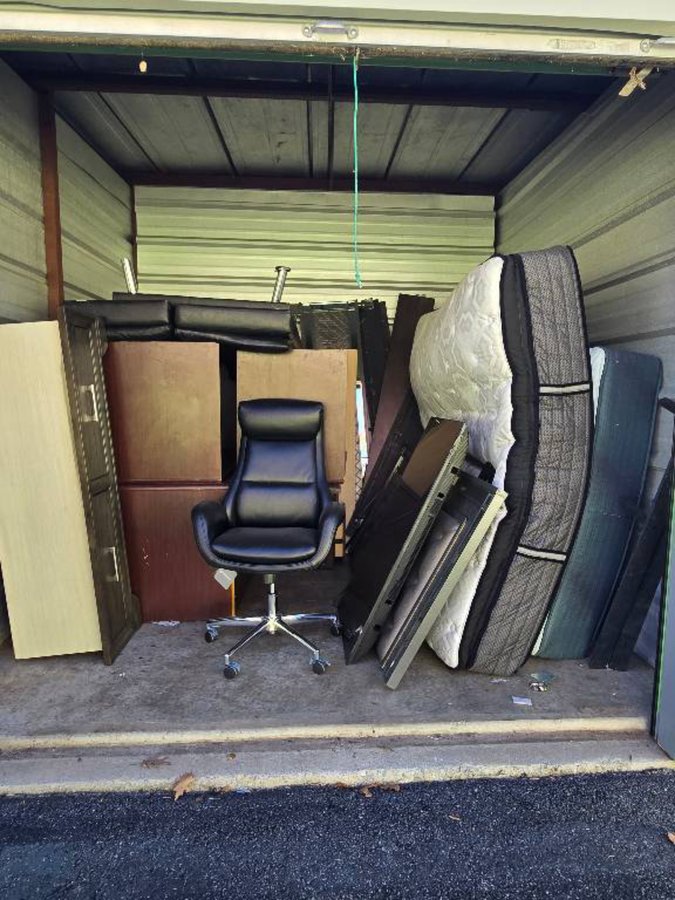 10 x 10 storage unit in Gaithersburg, MD