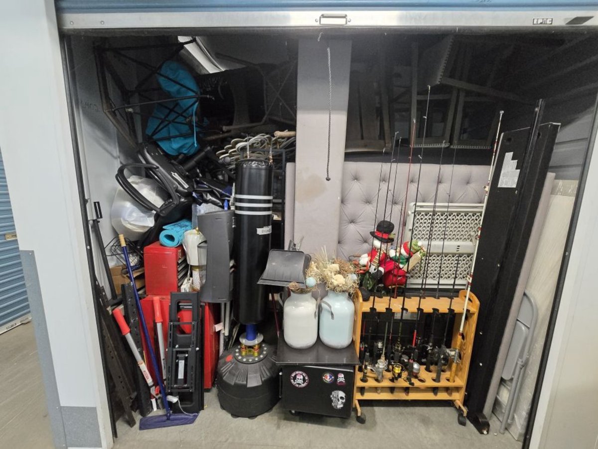 10 x 10 storage unit in Murrieta, CA