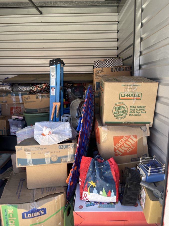 10 x 10 storage unit in Murrieta, CA