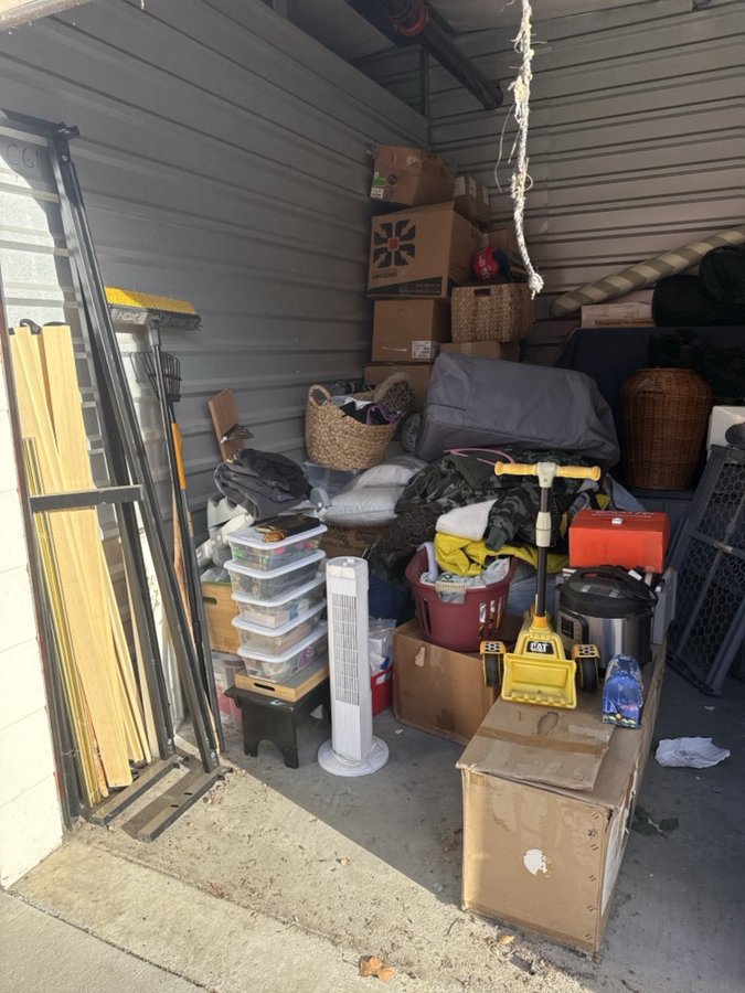 10 x 10 storage unit in Murrieta, CA