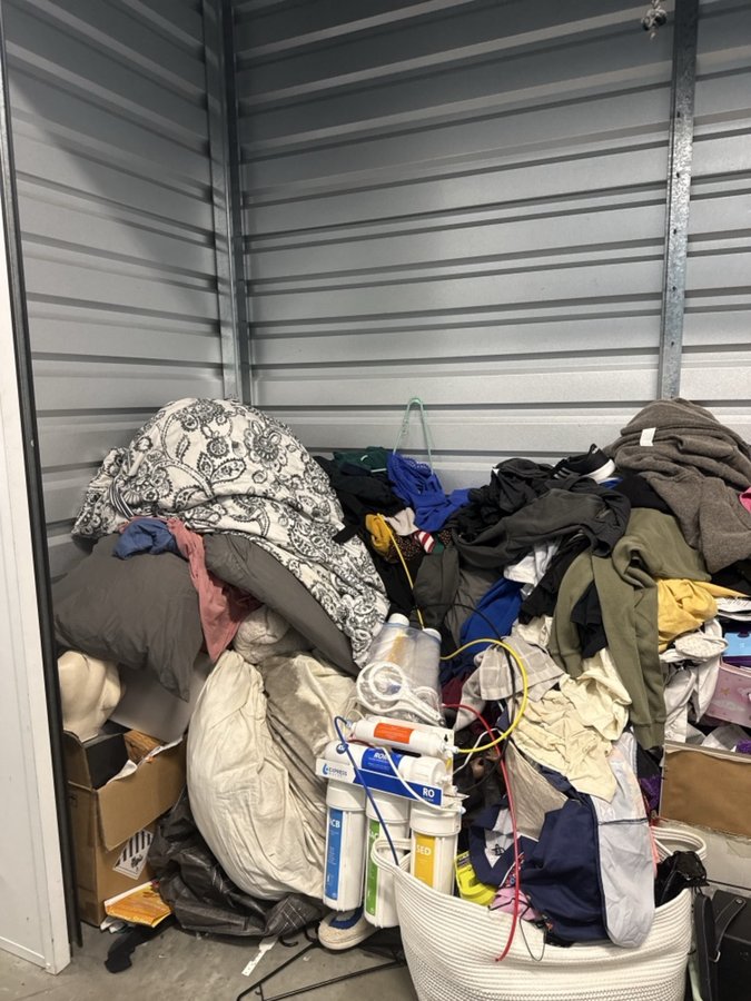 10 x 4 storage unit in Murrieta, CA