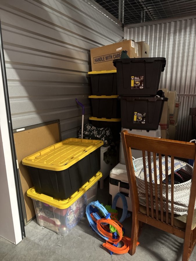 10 x 10 storage unit in Murrieta, CA