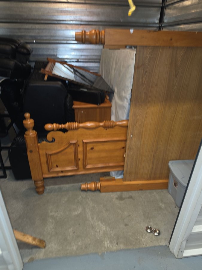 10 x 10 storage unit in Waterbury, CT