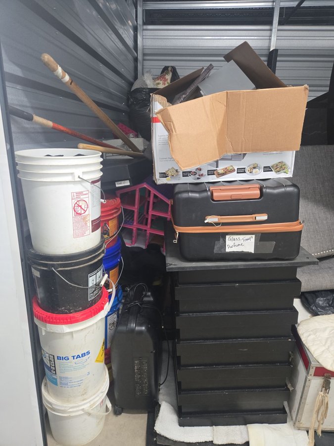 10 x 10 storage unit in Baltimore, MD