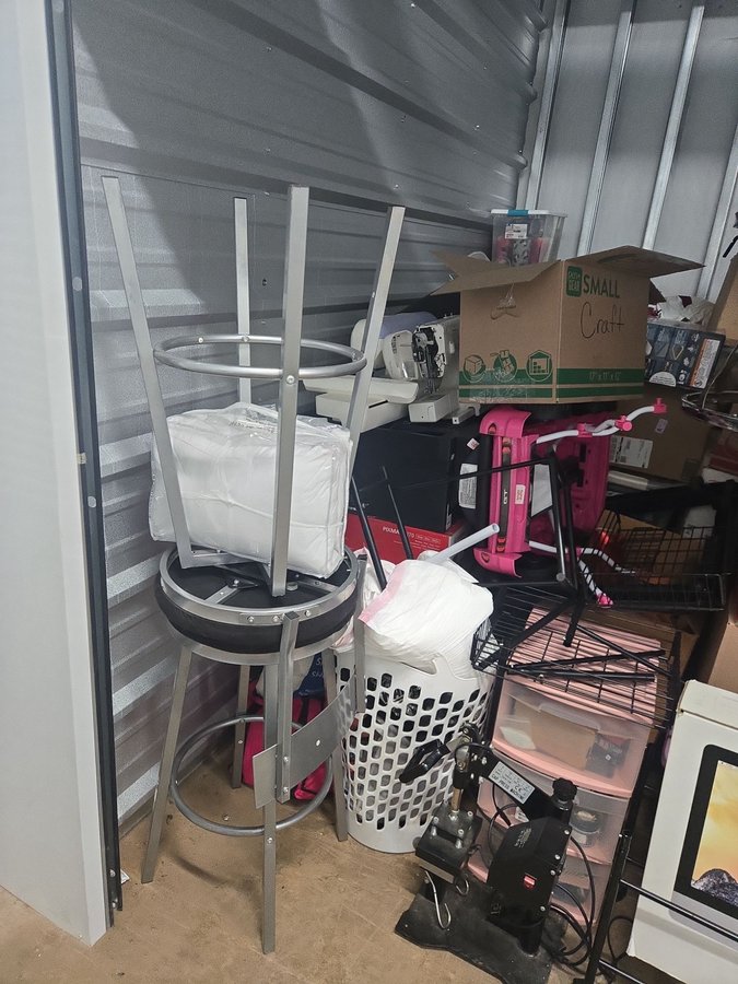 10 x 10 storage unit in Baltimore, MD