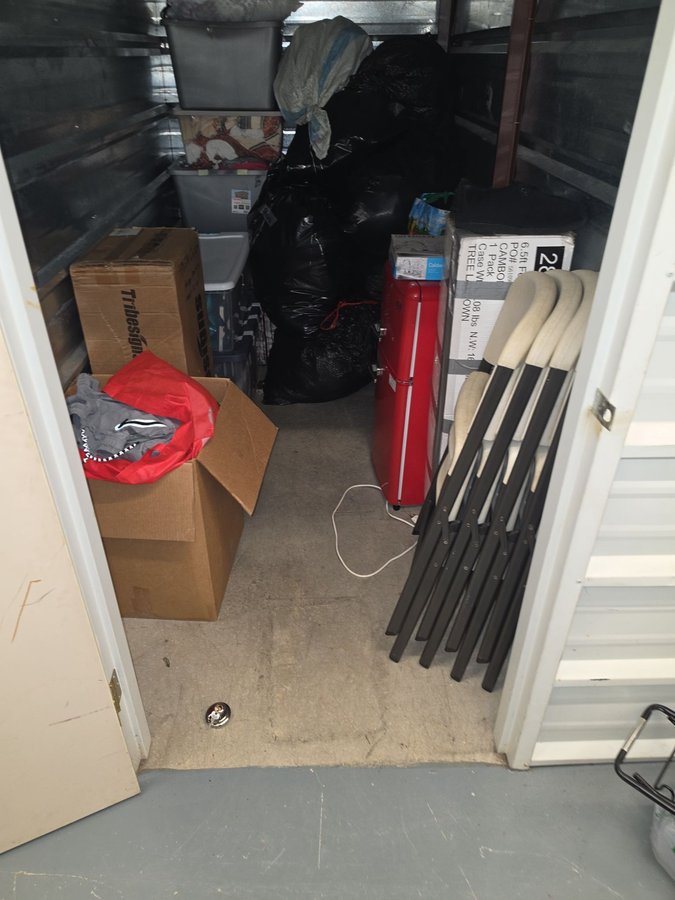 5 x 10 storage unit in Waterbury, CT