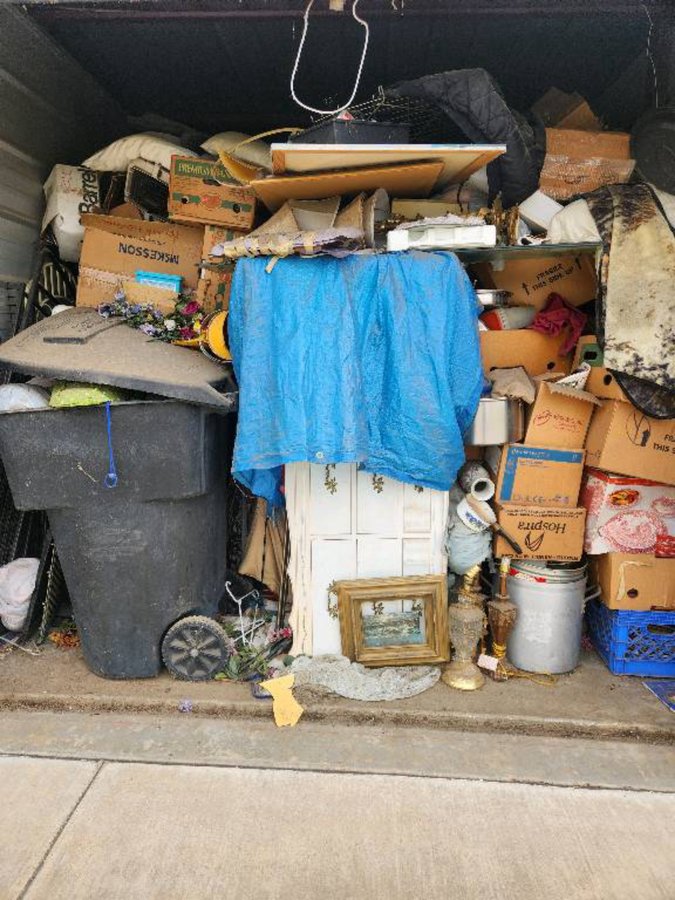 10 x 20 storage unit in Riverside, CA