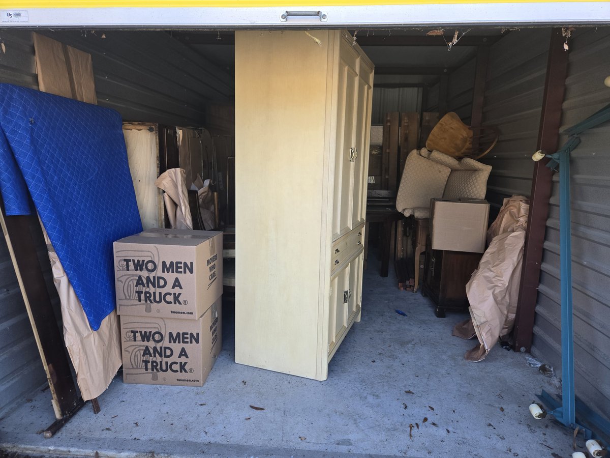 10 x 20 storage unit in Jacksonville, FL