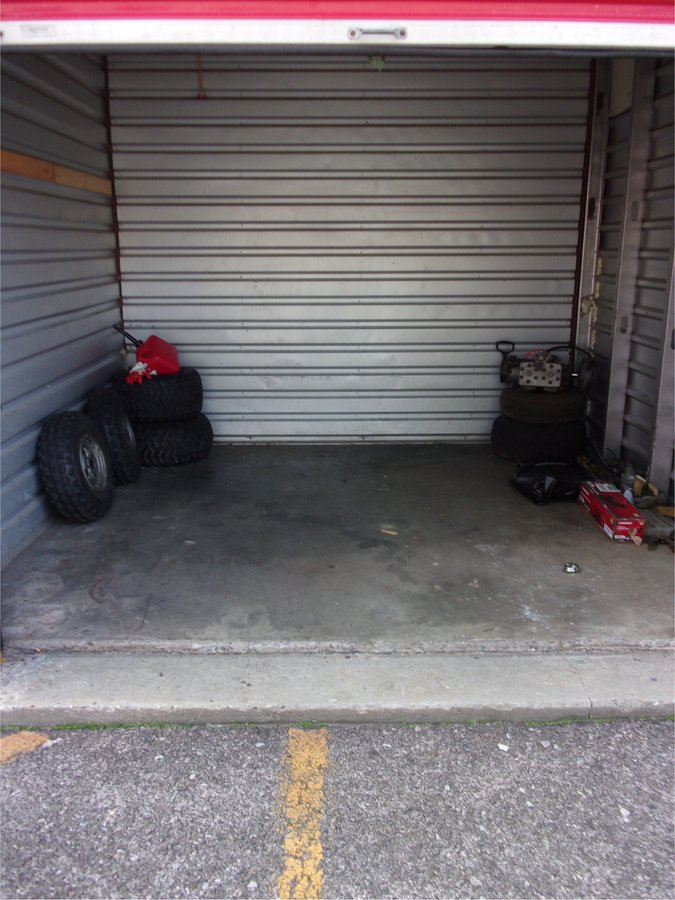 10 x 10 storage unit in Bronx, NY