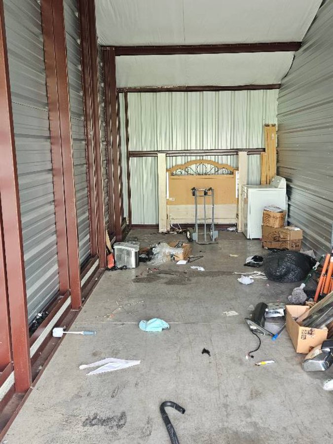 10 x 30 storage unit in Indianapolis, IN