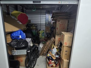 10 x 10 storage unit in Glen Burnie, MD