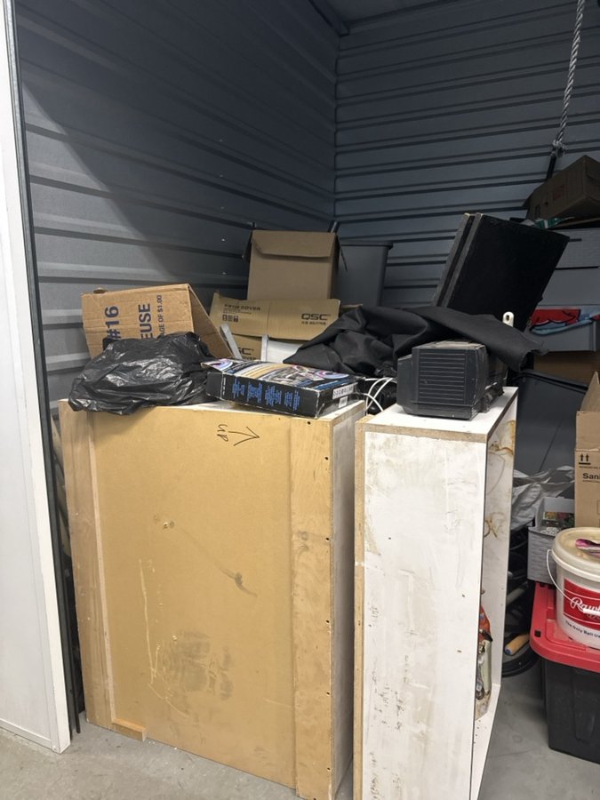 10 x 10 storage unit in Murrieta, CA