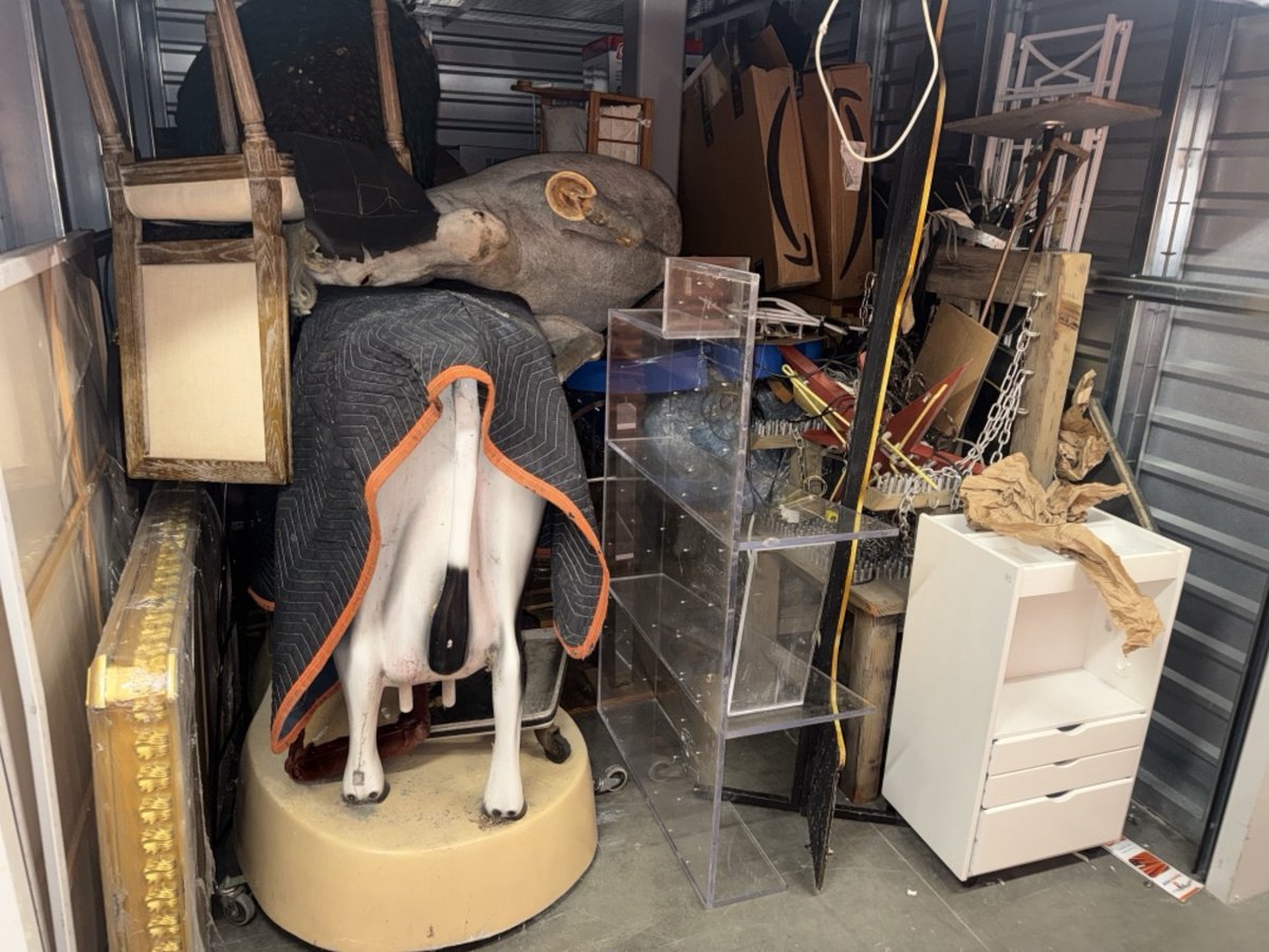 10 x 15 storage unit in Los Angeles, CA