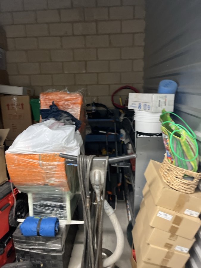 10 x 10 storage unit in Murrieta, CA