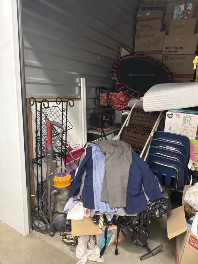 10 x 10 storage unit in Murrieta, CA