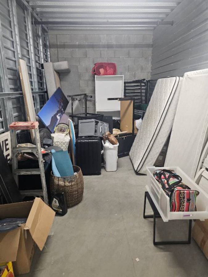 10 x 20 storage unit in Irvine, CA