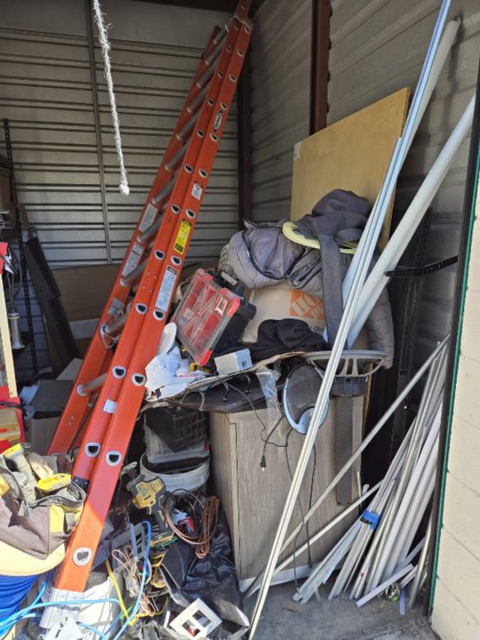 8 x 10 storage unit in Irvine, CA