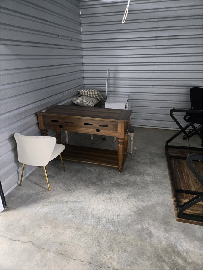 10 x 10 storage unit in Pensacola, FL