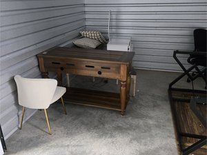10 x 10 unit in Pensacola