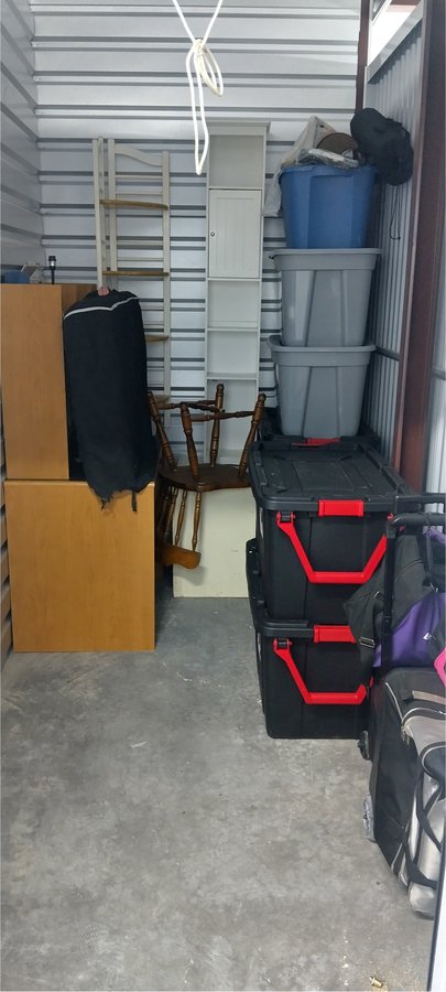 5 x 10 storage unit in Romulus, MI