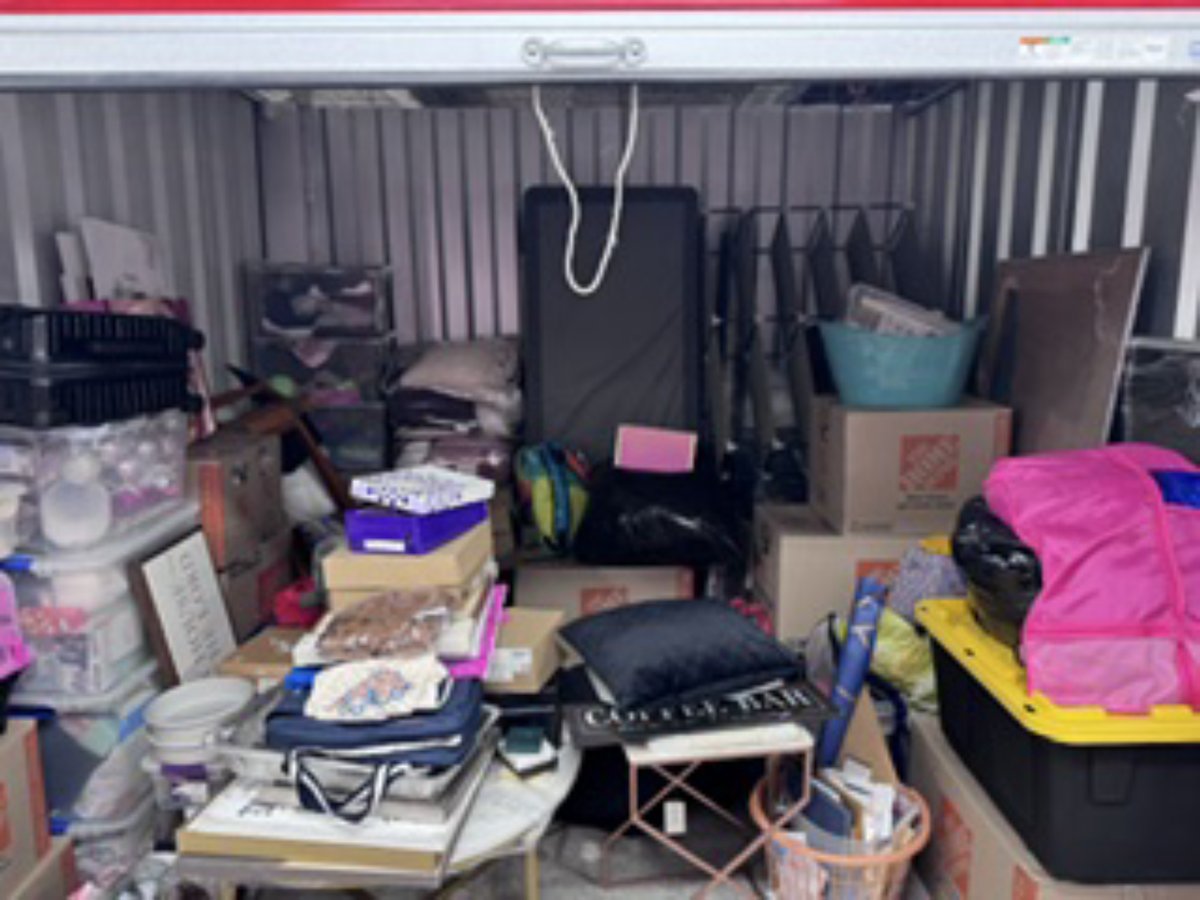 10 x 10 storage unit in Stratford, CT