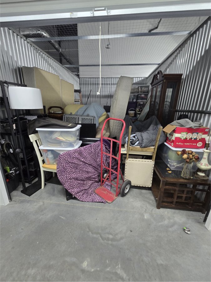 10 x 15 storage unit in Pasadena, MD