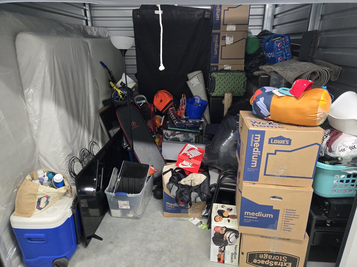 10 x 10 storage unit in Pasadena, MD