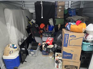 10 x 10 storage unit in Pasadena, MD