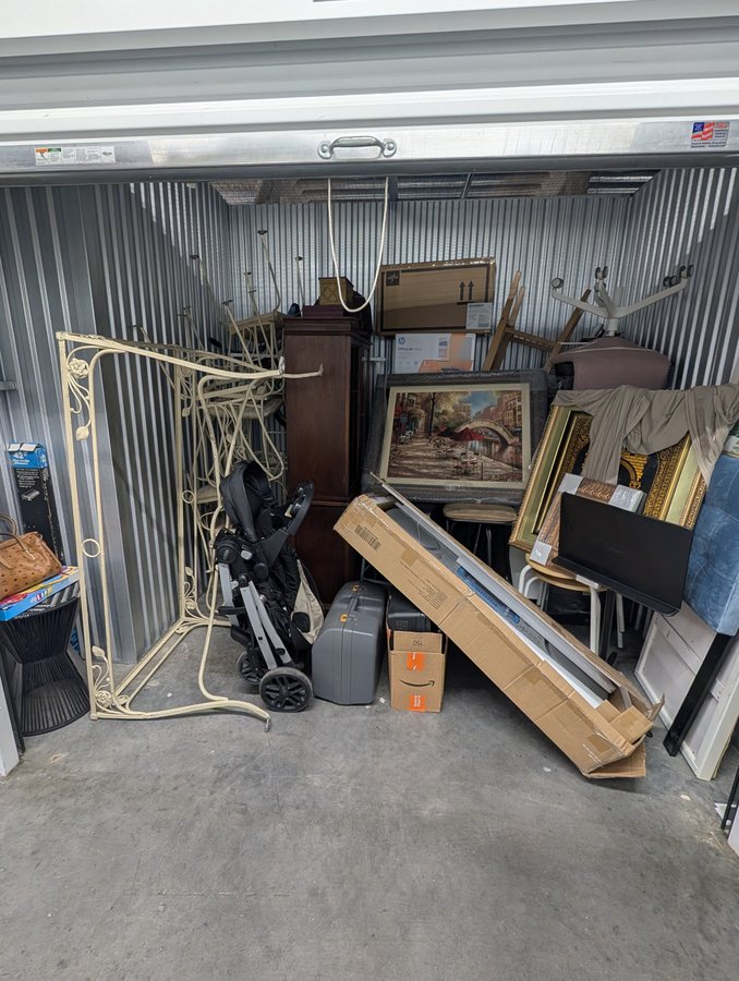 10 x 7 storage unit in Orlando, FL