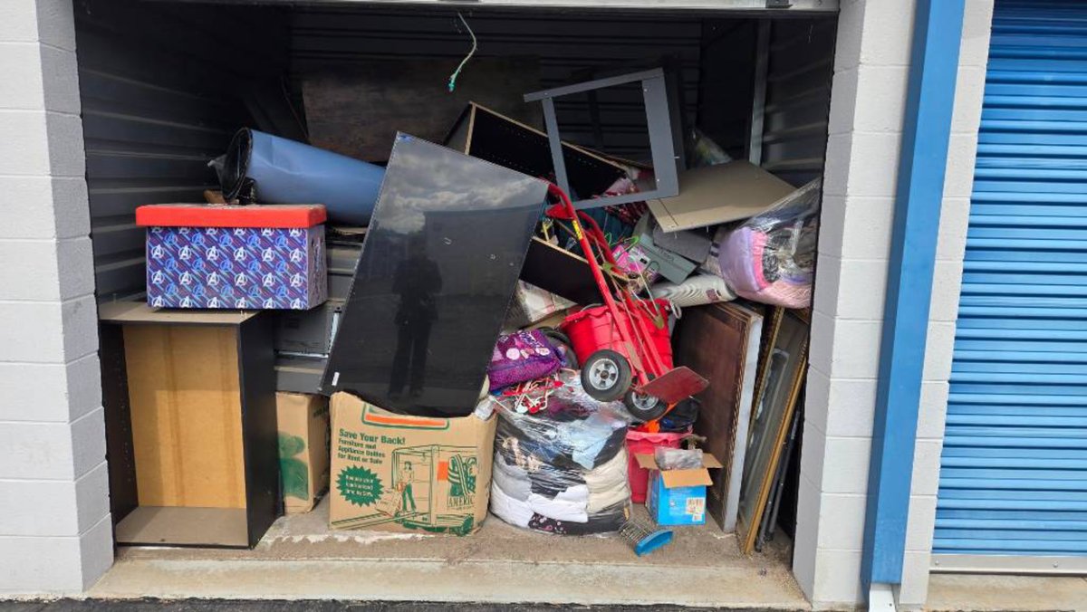 10 x 10 storage unit in Hesperia, CA