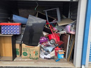 10 x 10 storage unit in Hesperia, CA
