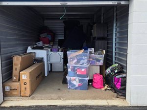 10 x 20 storage unit in Hesperia, CA