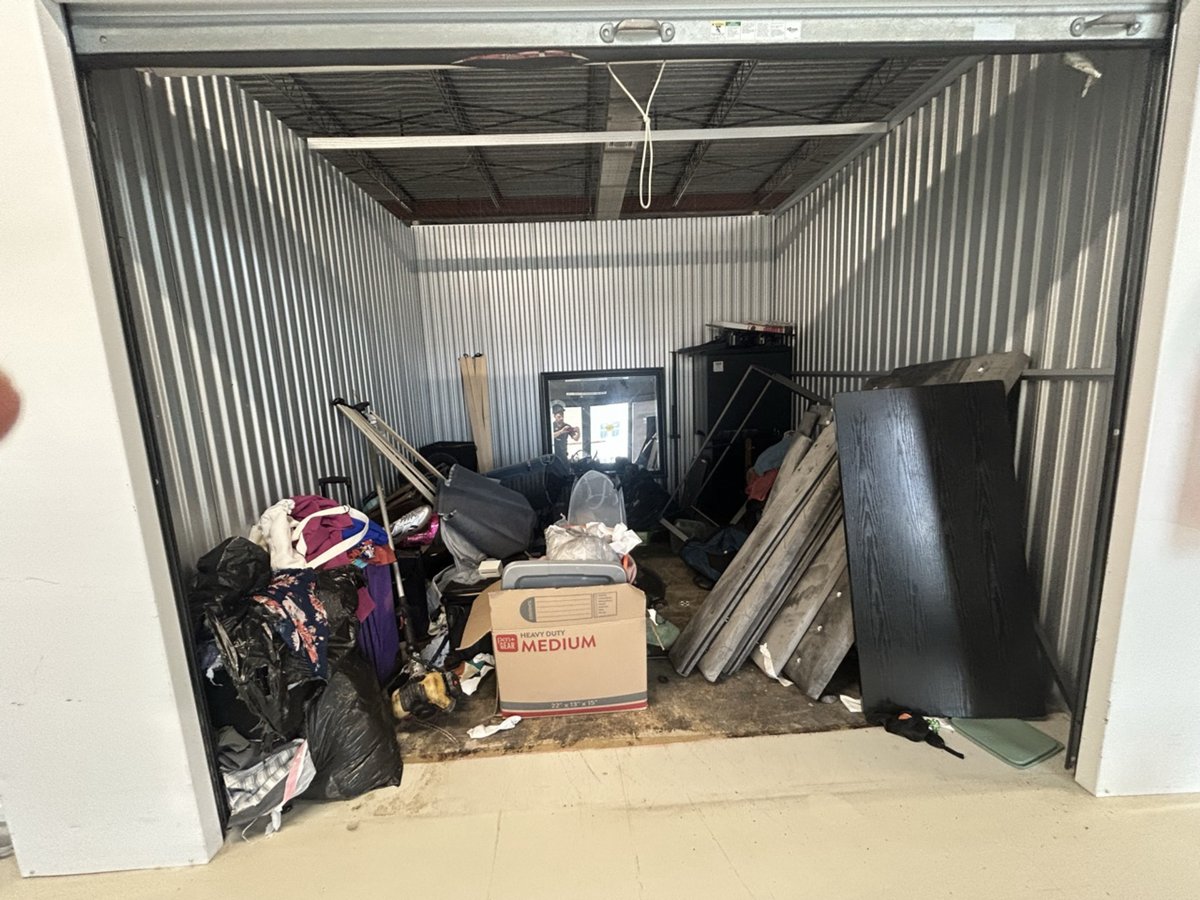 10 x 10 storage unit in Bradenton, FL