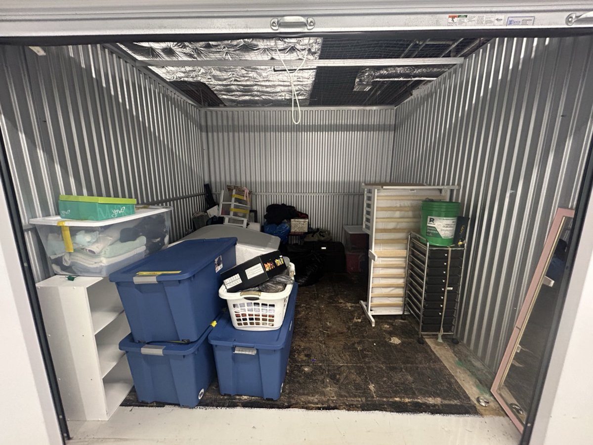 10 x 10 storage unit in Bradenton, FL